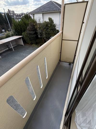 ベランダは清掃・ペンキ塗りたてです♪