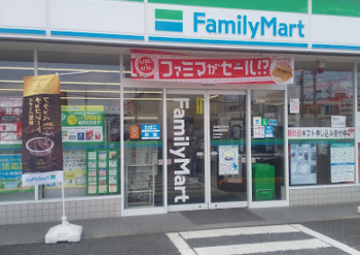 ファミリーマート徒歩3分！セブンも近くです。
