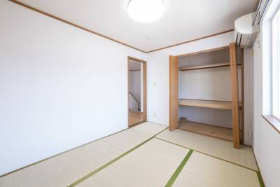 落ち着く新しい和室部屋

