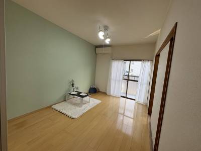 爽やかリビングでリラックス　
新品備品無料かつ返却不要