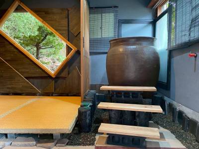 離れ小屋　薪サウナ、整い部屋、水壺