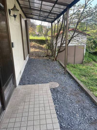 屋根付きの玄関