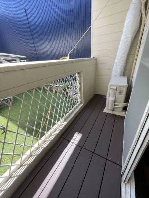 中庭を臨むウッドデッキテラスです♪