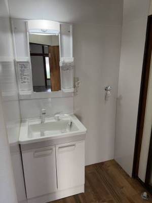 独立洗面台新品です