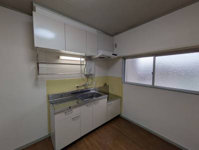 ガスコンロ設置可能の広々したキッチンです。