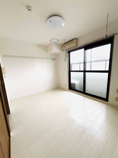 室内物干し機、壁掛フック、エアコン