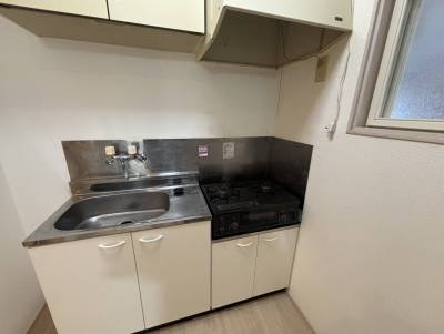 吊戸棚もあるからコンパクトなのに収納力タップリ！