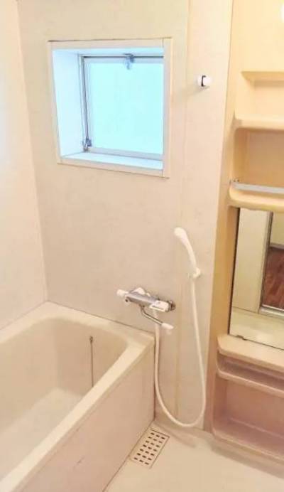 高窓ある明るいバス♪トイレ別々