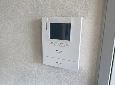 モニター付きインターフォンに入れ替え済みです。