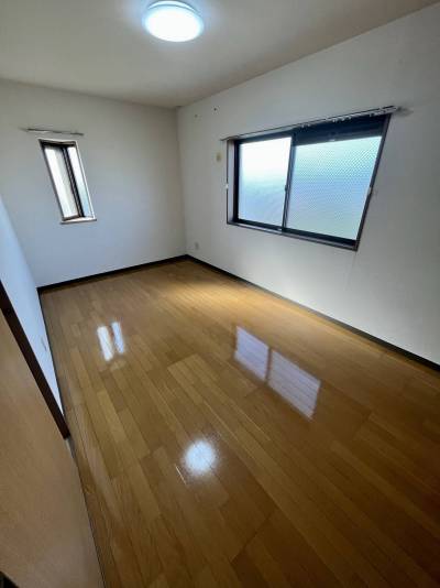 小部屋の洋室