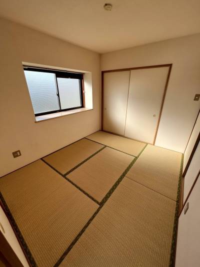 真ん中の畳の部屋。気持ちが安らぎます