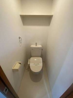 温水洗浄便座設置済のため冬でも快適にお使い頂けます。