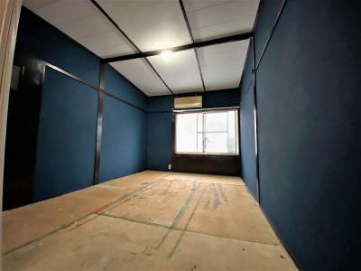2階聚楽壁、色はマットで深い藍色、畳表替えします！