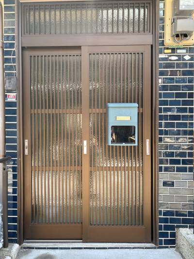 津久野駅からも近めです
青いポストが目印です