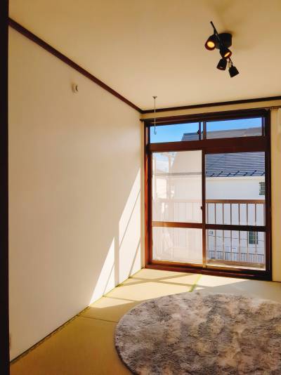 長方形のスッキリとしたお部屋なのでいかようにも使えます。