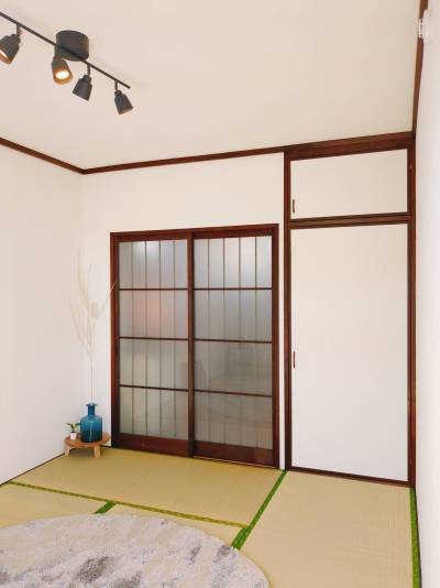 ベランダ側から玄関方向を見た図。右手にある扉は押し入れです。