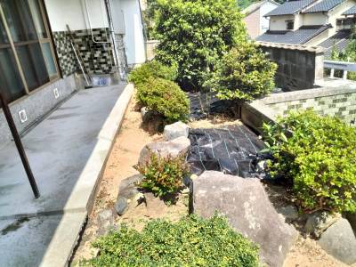 ツツジ等が植えてあります