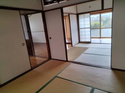 ふすまで間仕切り。ふすまを取ればとても広い