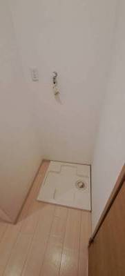 室内洗濯機置場！
蛇口は嬉しいワンタッチ式！