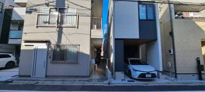 フクロウのポストが目印！