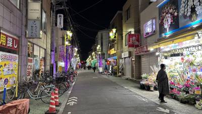 賑やかな商店街を抜けるとRoots竹の塚に着きます。