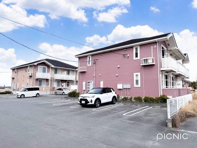 駐車場1台無料、敷地内駐車場で車生活に便利な住環境です！