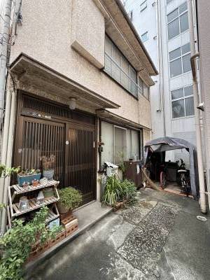 家の前で、プール、バイクメンテ・DIYなど趣味が楽しめます。
