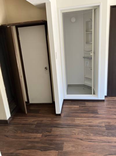 シャワールーム、トイレ