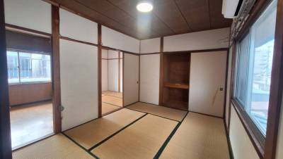 ２階に上がるとエアコン付きの６畳の和室があります☆