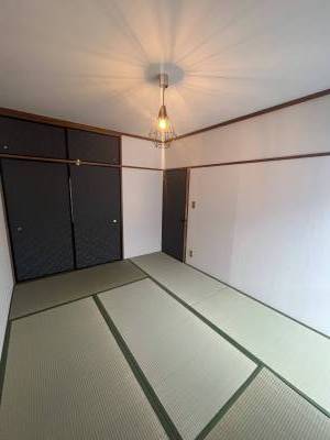2階　明るい和室。畳も表替えしました！
