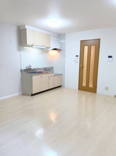 カウンターキッチンではないのでスペース広く部屋を使えます