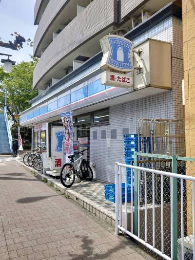 LAWSON　徒歩1分