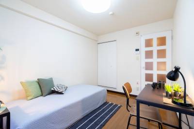 廊下と居室に扉があり来訪者から室内が見えにくです！