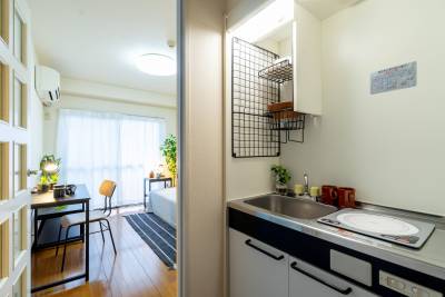 廊下と居室に扉があり来訪者から室内が見えにくです！