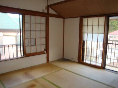 ２F８畳和室。畳、障子、襖はもちろん貼り替えます。