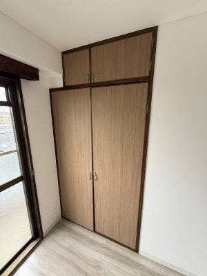 クローゼット風デザインのオシャレな収納