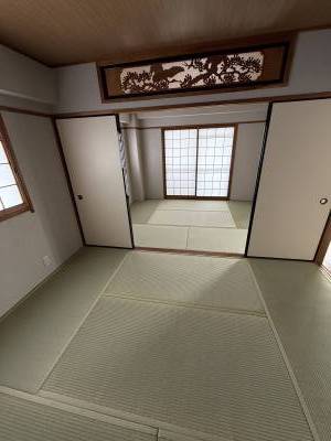 ２部屋を繋ぐ襖を開けると開放感たっぷり