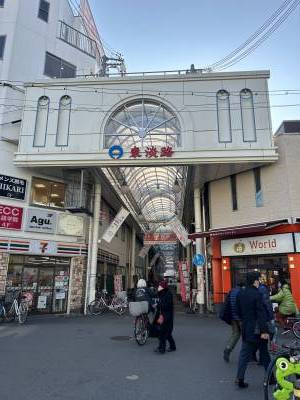 淡路駅には東淡路商店街と淡路本町商店街が隣接しています