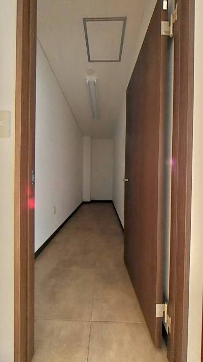 倉庫・事務作業に使える部屋がございます。