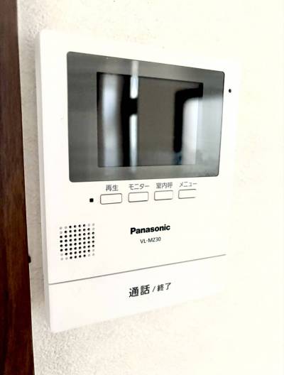カラーテレビモニターフォン完備です。