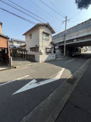 道路に面しています。