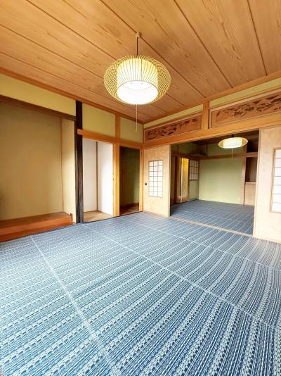 2階和室は板間・収納・床の間付で趣ある空間です