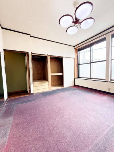 2階洋室です。カーペット取り替えで居心地改善します