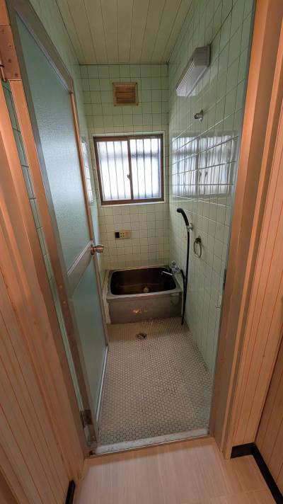 風呂
窓付きで換気もしやすい浴室スペース