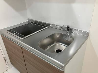 キッチンは２口IHコンロ。蛇口はシングルレバー・収納で便利！