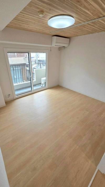 高断熱床を使用。夏涼しく、冬は暖かい居室。