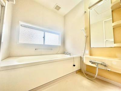 お風呂にはRefaシャワーヘッド新品を設置しています。