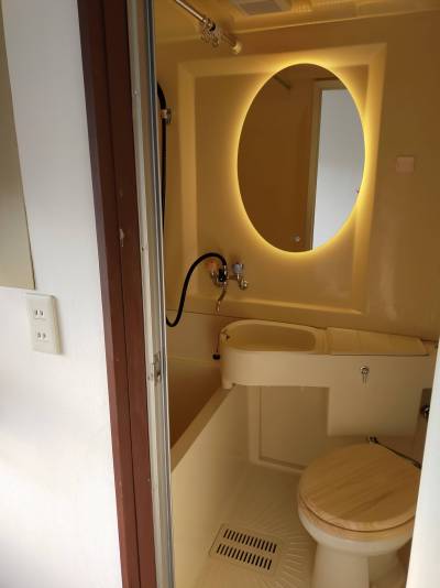 バスはLEDの間接照明