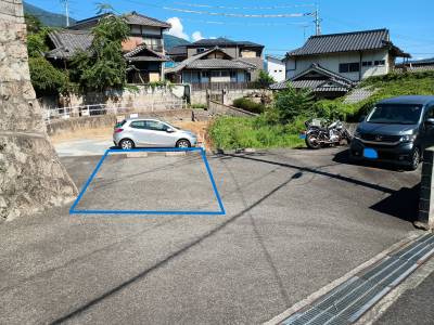 近隣に駐車場確保済。オーナーのCX-5でも通れます♪