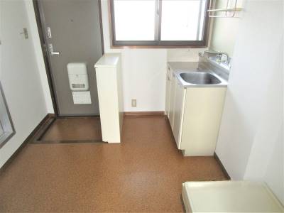 玄関・キッチン